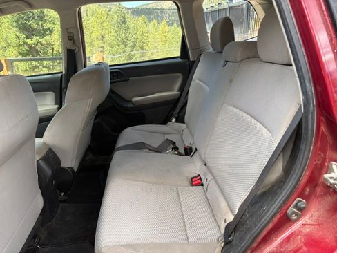 Used 2018 Subaru Forester 2.5i AWD/4WD image 16