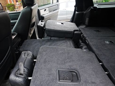 Used 2016 Ford Expedition XLT AWD/4WD image 16
