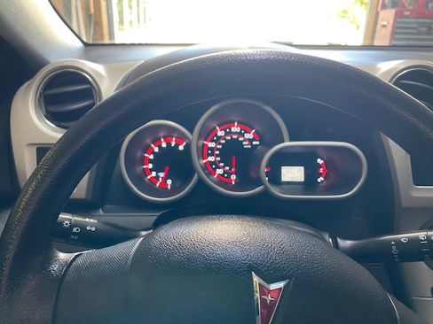 Used 2009 Pontiac Vibe w/ Preferred Package FWD image 11