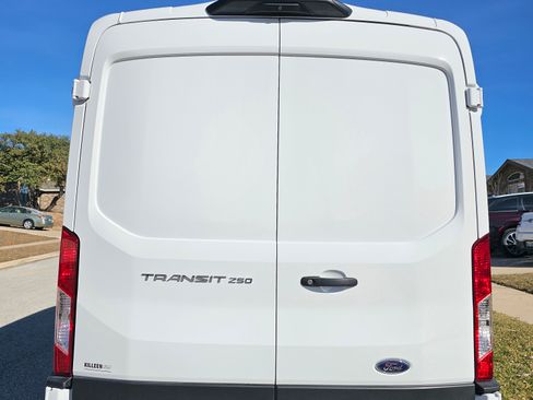Used 2023 Ford Transit 250 Medium Roof w/ Load Area Protection Package image 5