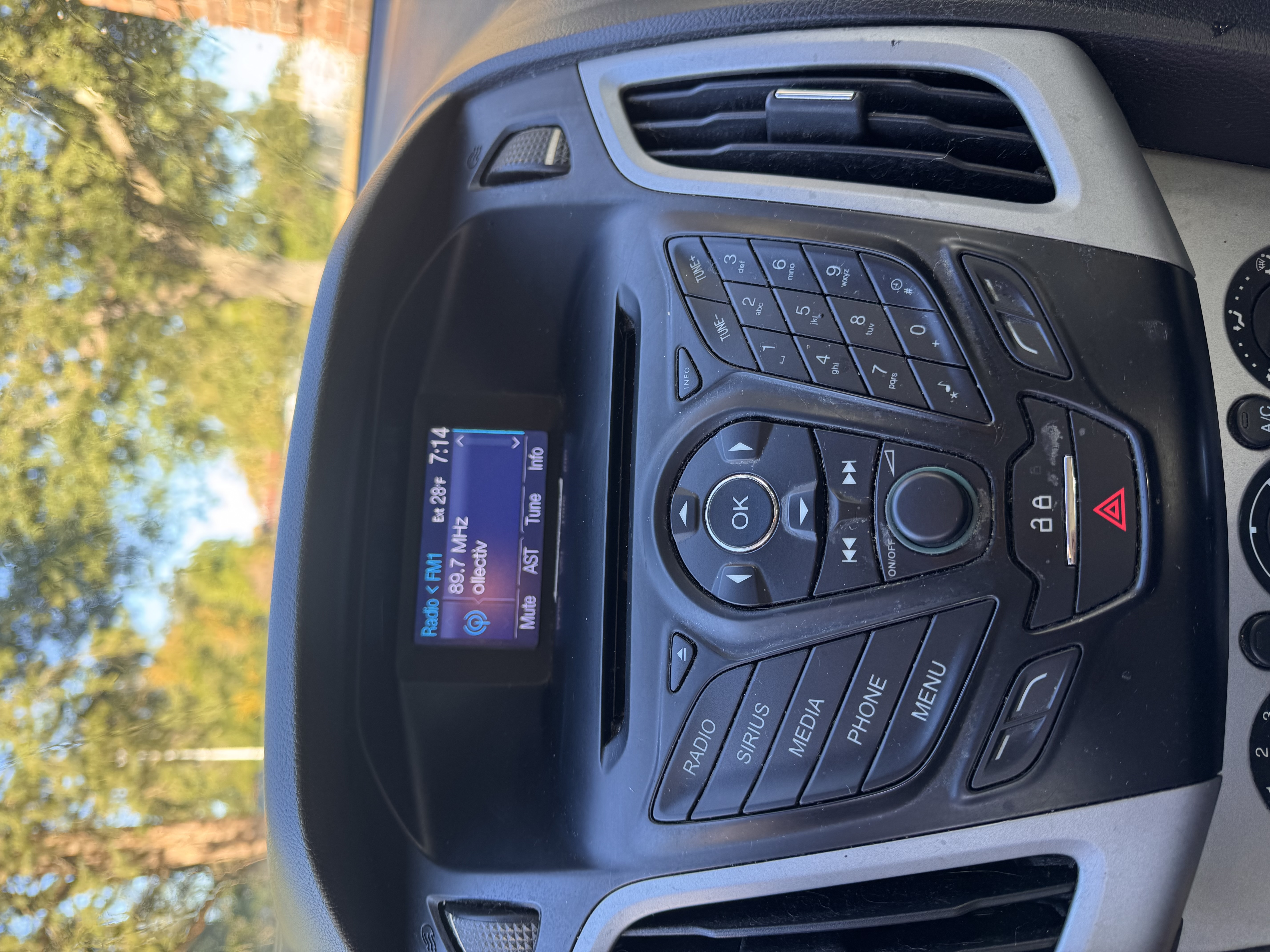 Used 2014 Ford Focus SE w/ Equipment Group 201A FWD image 4