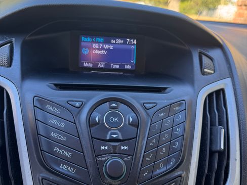 Used 2014 Ford Focus SE w/ Equipment Group 201A image 4