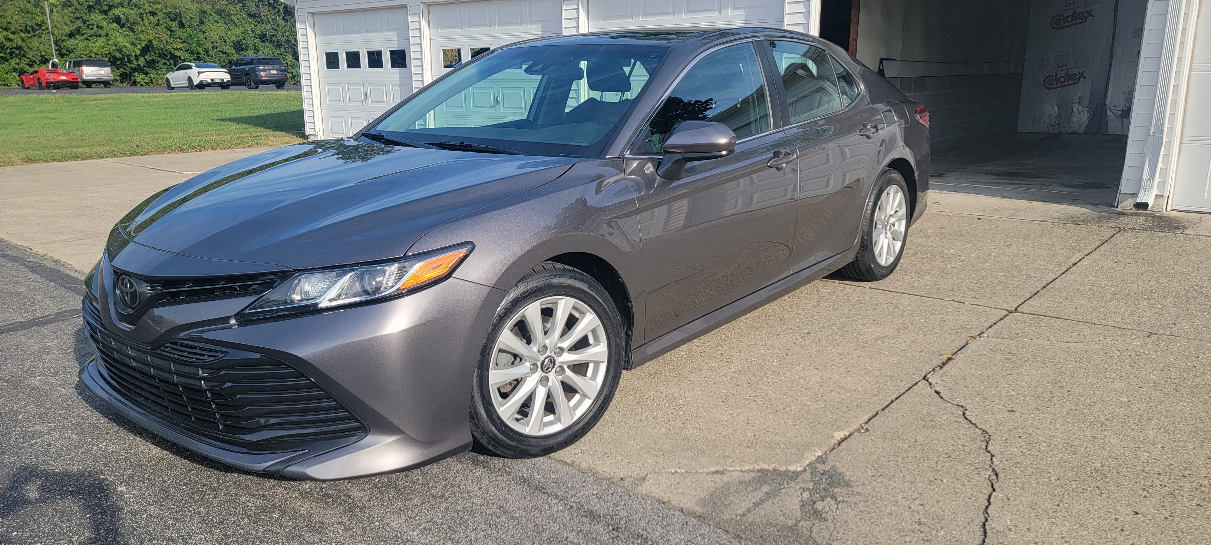 Used 2020 Toyota Camry LE FWD image 1