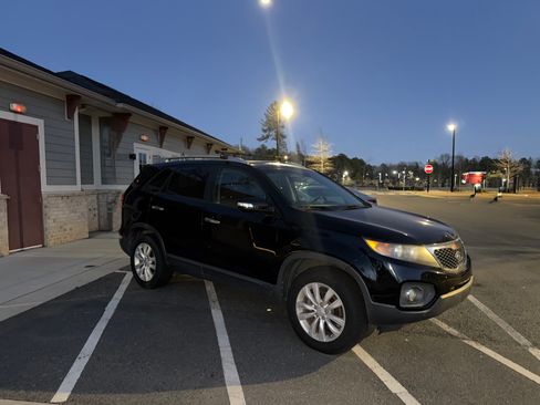 Used 2011 Kia Sorento EX image 2