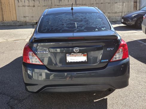 Used 2016 Nissan Versa SV image 4
