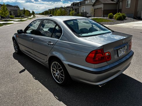 Used 2005 BMW 330xi Sedan AWD/4WD image 8