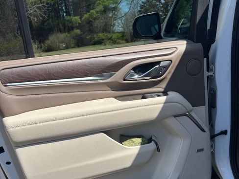 Used 2021 GMC Yukon XL Denali w/ Denali Premium Package image 5