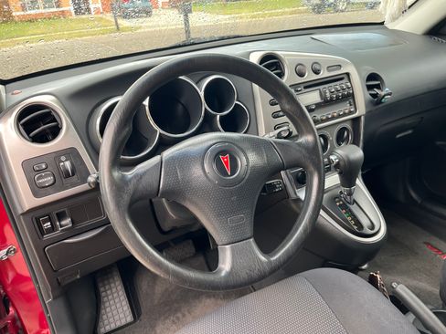 Used 2006 Pontiac Vibe w/ Sun And Sound Package image 2