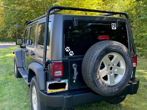 Used 2012 Jeep Wrangler Unlimited Sport image 6