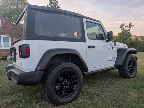Used 2021 Jeep Wrangler Sport AWD/4WD image 4