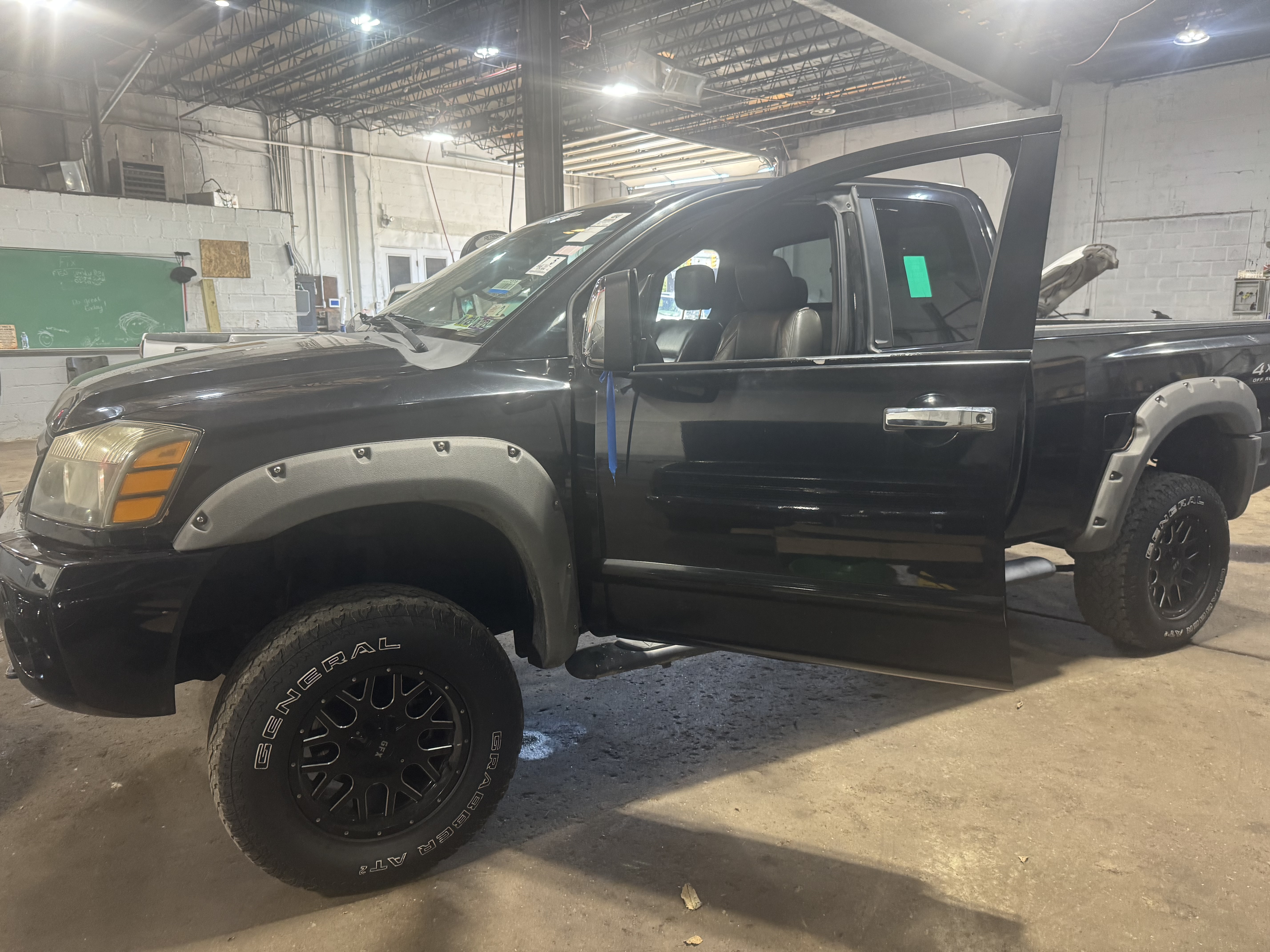 Used 2004 Nissan Titan LE w/ (NAV) Nissan Navigation Pkg AWD/4WD image 10