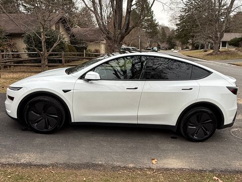 Used 2026 Tesla Model Y Long Range image 5