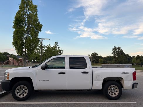 Used 2013 Chevrolet Silverado 1500 W/T AWD/4WD image 2