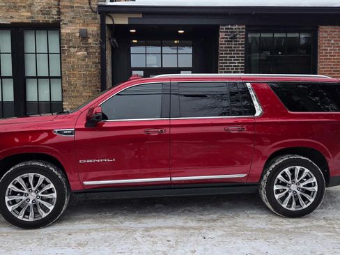 Used 2021 GMC Yukon XL Denali w/ Denali Ultimate Package image 2