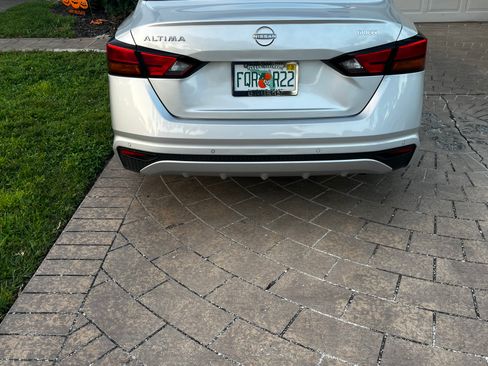 Used 2025 Nissan Altima 2.5 SV image 10