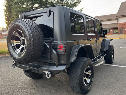 Used 2010 Jeep Wrangler Unlimited Rubicon w/ Dual Top Group AWD/4WD image 15
