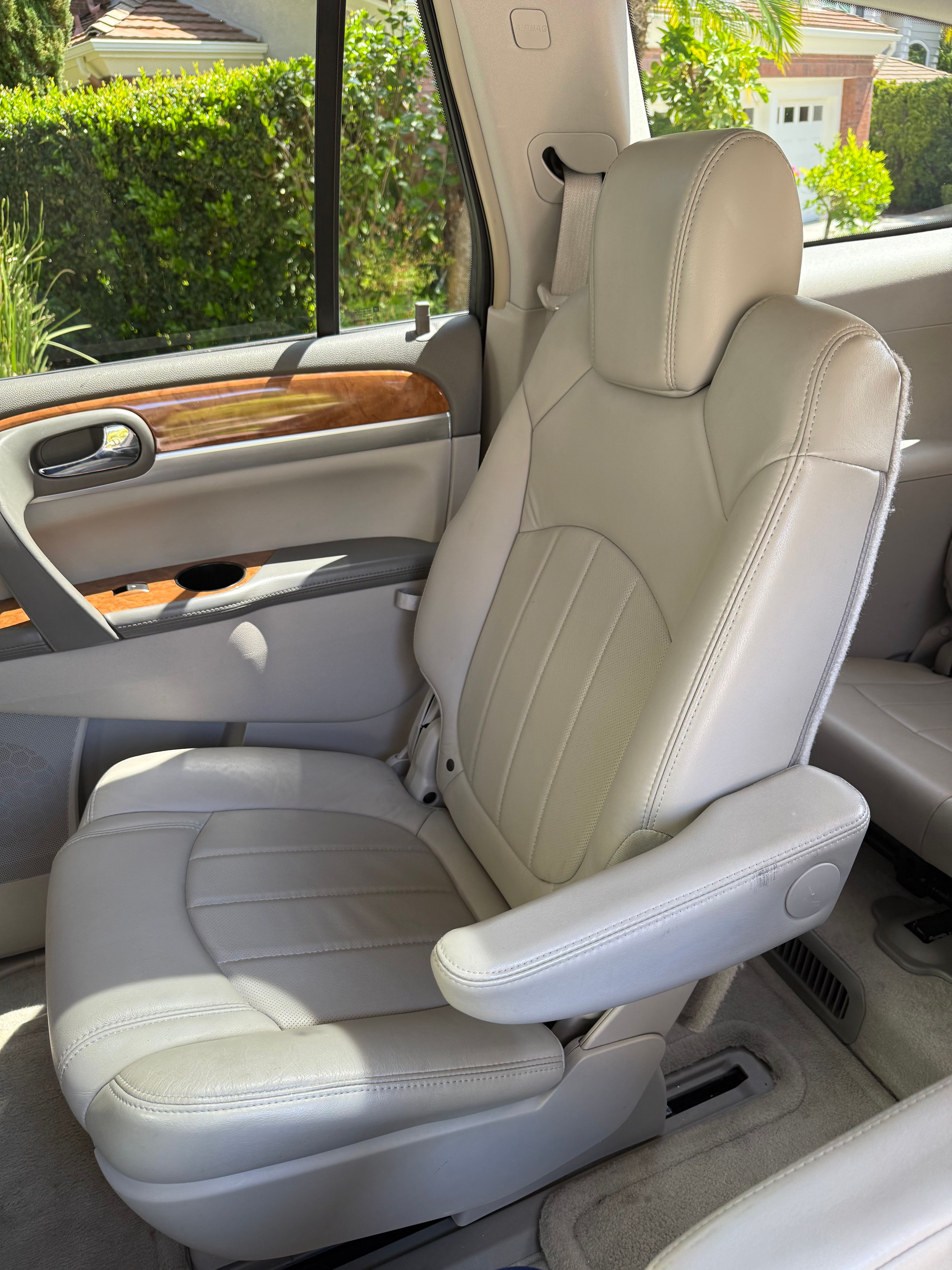 Used 2008 Buick Enclave CXL w/ Entertainment Package #4 FWD image 14