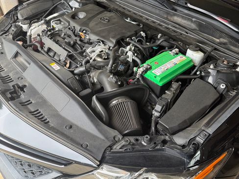 Used 2019 Toyota Camry SE FWD image 11