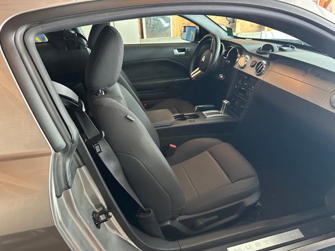 Used 2009 Ford Mustang Premium image 21