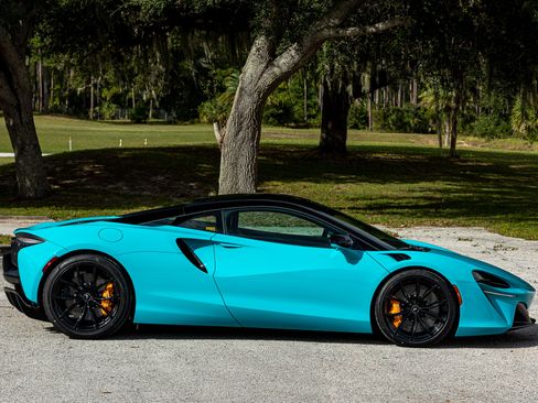 Used 2023 McLaren Artura image 6