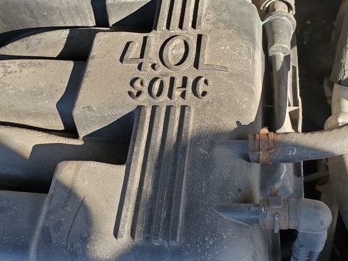 Used 2010 Ford Explorer XLT image 4