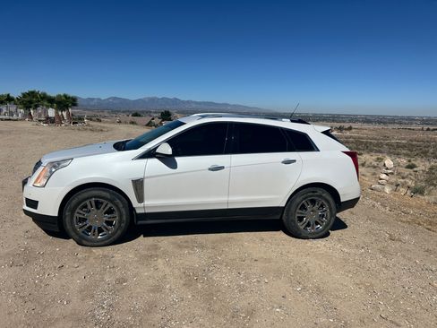 Used 2014 Cadillac SRX Luxury image 2