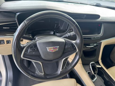 Used 2017 Cadillac XT5 FWD image 16