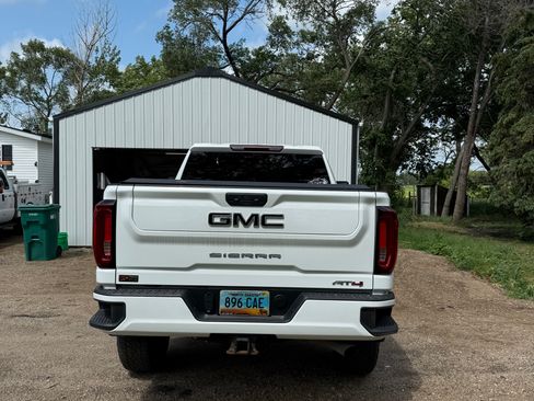 Used 2023 GMC Sierra 2500 AT4 AWD/4WD image 2