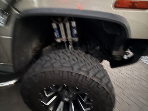 Used 2005 HUMMER H2 w/ Preferred Equipment Group AWD/4WD image 11