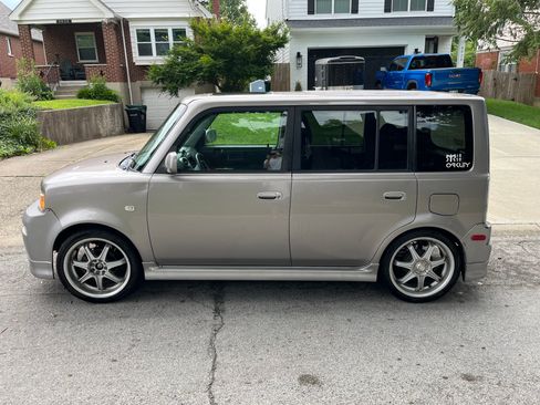 Used 2004 Scion xB FWD image 5