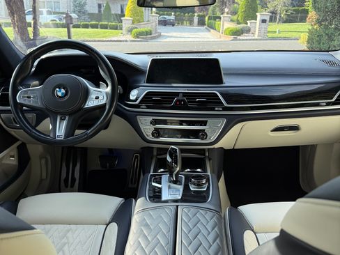 Used 2022 BMW 750i xDrive w/ Luxury Rear Seating Package AWD/4WD image 9