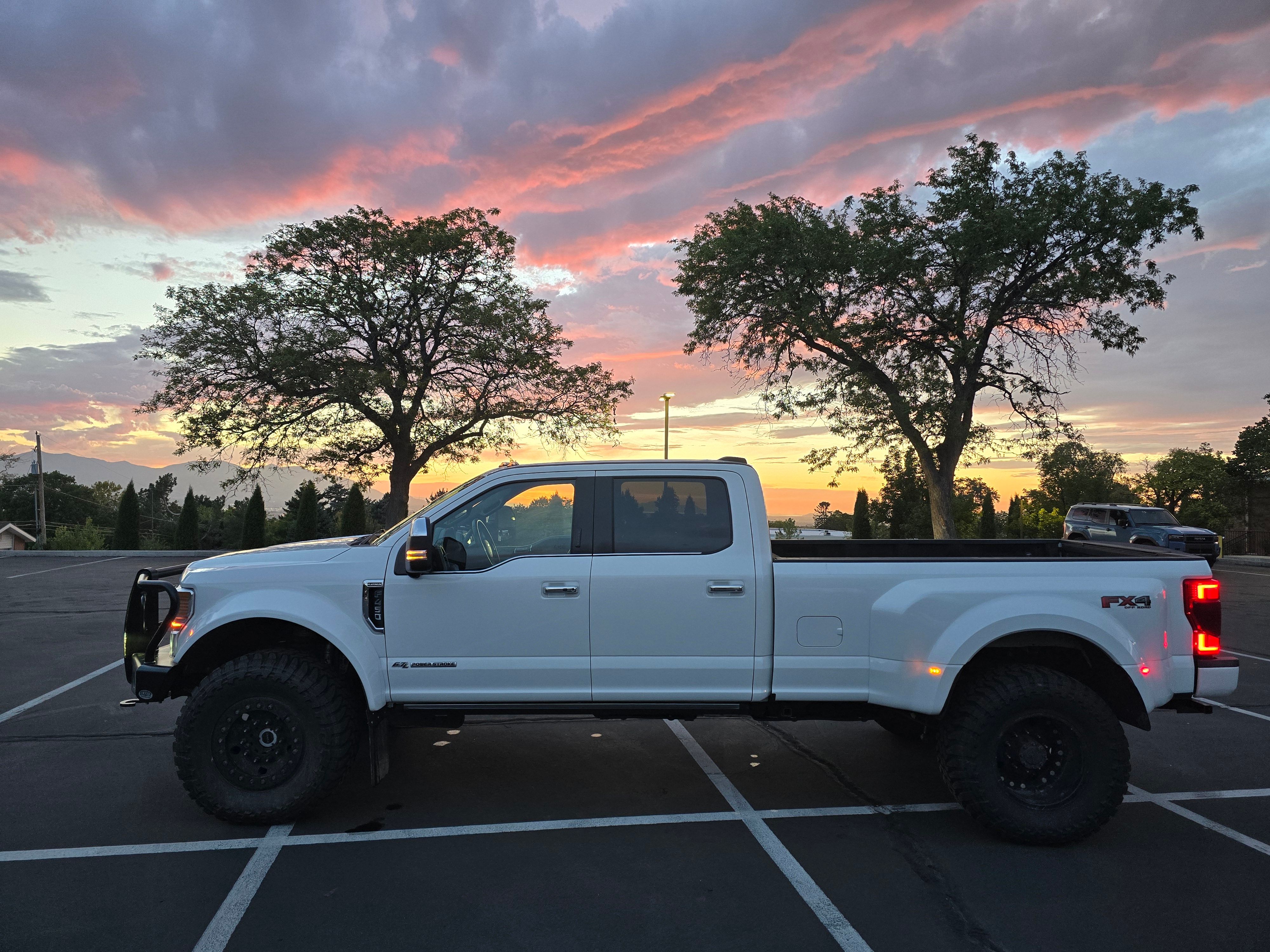 Used 2020 Ford F450 Platinum w/ FX4 Off-Road Package AWD/4WD image 4