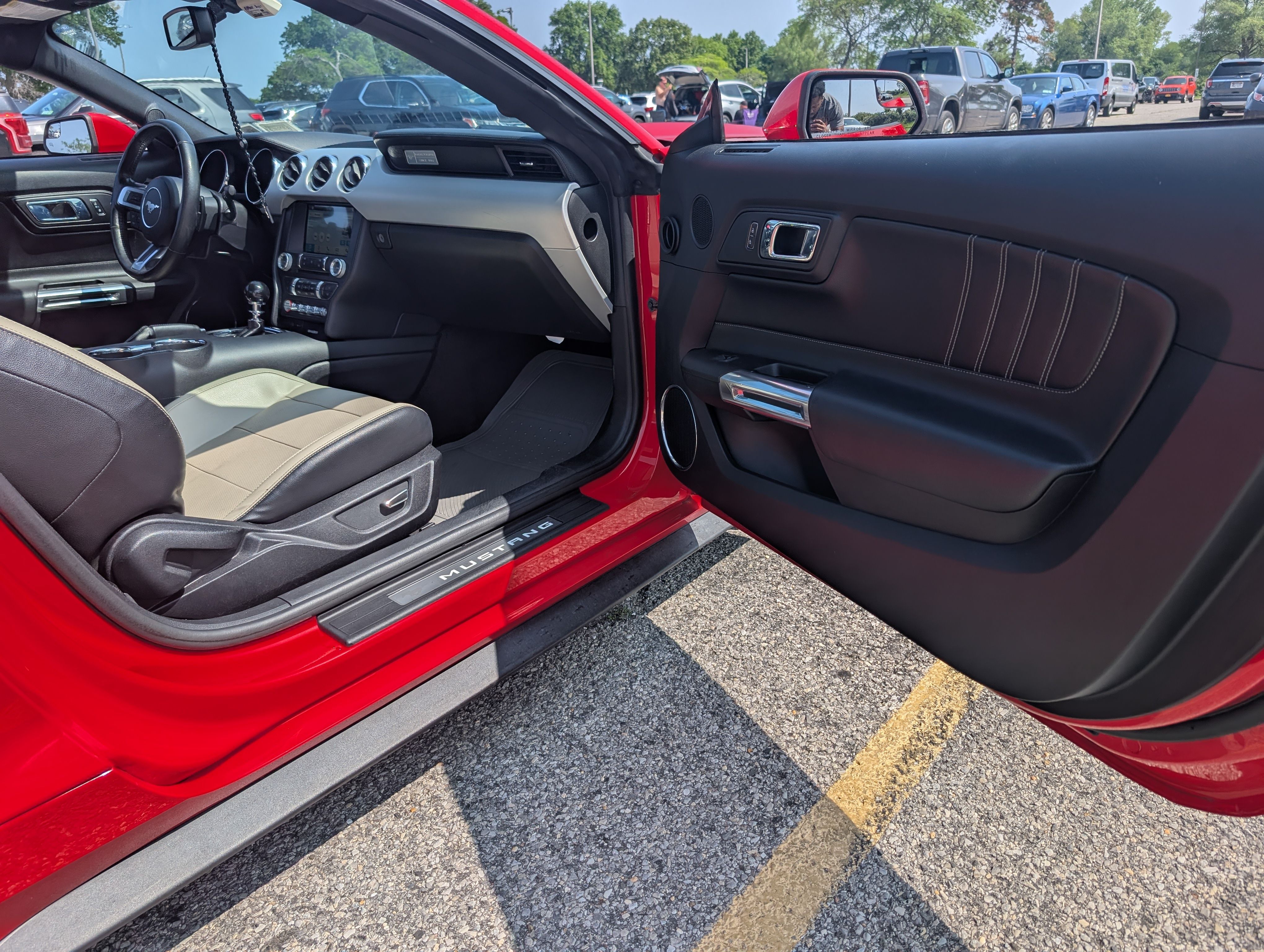 Used 2017 Ford Mustang Premium RWD image 20