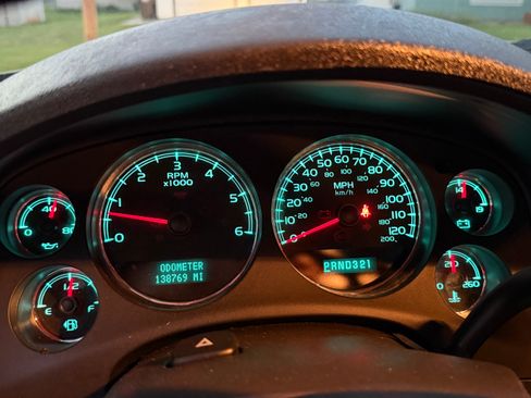 Used 2008 GMC Sierra 1500 SLT w/ SLT Preferred Package AWD/4WD image 16