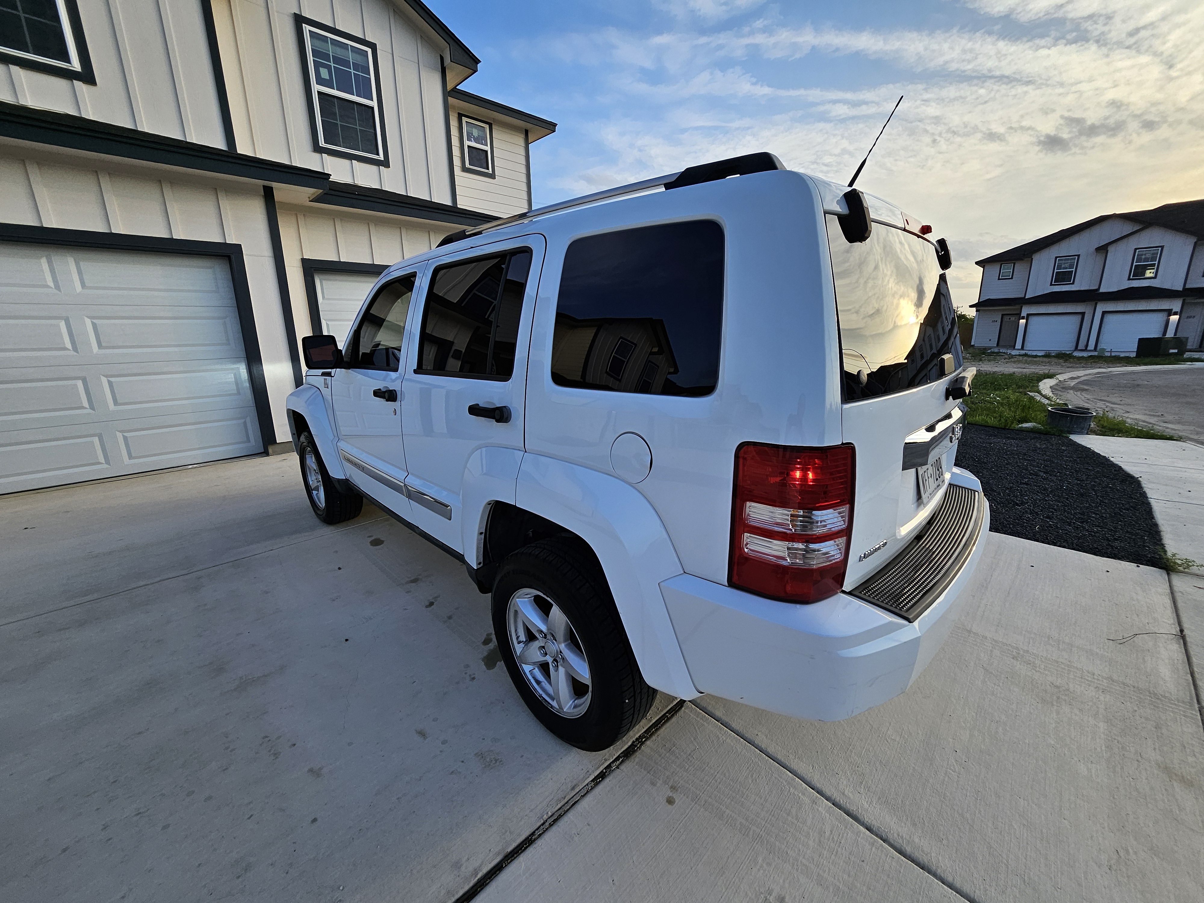 Used 2012 Jeep Liberty Limited RWD image 11