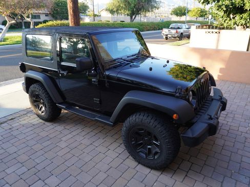 Used 2012 Jeep Wrangler Sport w/ Connectivity Group AWD/4WD image 9