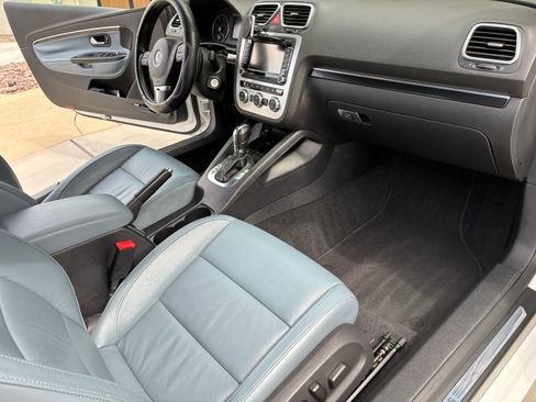 Used 2013 Volkswagen Eos Executive FWD image 8