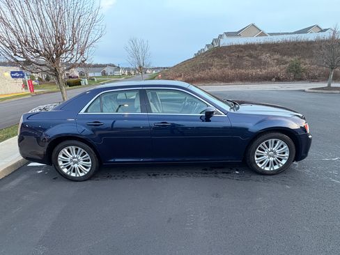 Used 2013 Chrysler 300 AWD w/ Driver Convenience Group image 15