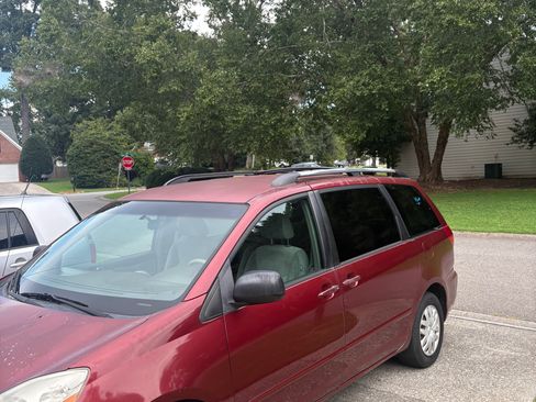 Used 2007 Toyota Sienna LE FWD image 4