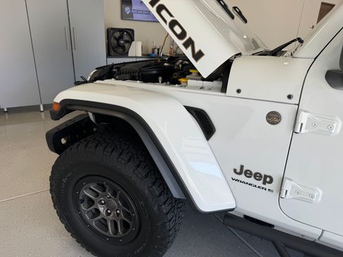 Used 2023 Jeep Wrangler Unlimited Rubicon 392 w/ Xtreme Recon 35" Tire Package AWD/4WD image 6