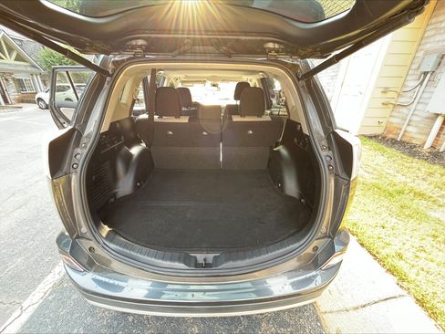 Used 2017 Toyota RAV4 XLE FWD image 10