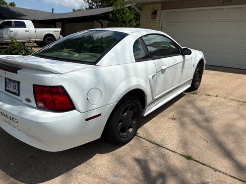 Used 2000 Ford Mustang Coupe RWD image 10