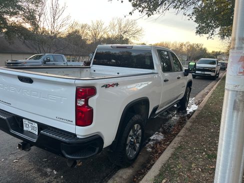Used 2023 Chevrolet Silverado 2500 Custom w/ Custom Value Package image 4