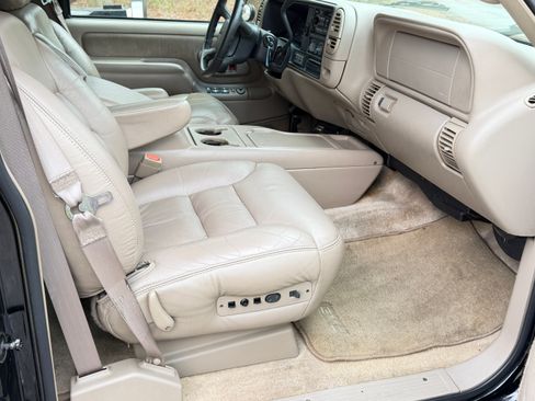Used 1999 GMC Suburban 4WD w/ Marketing Opt Pkg 3 image 24