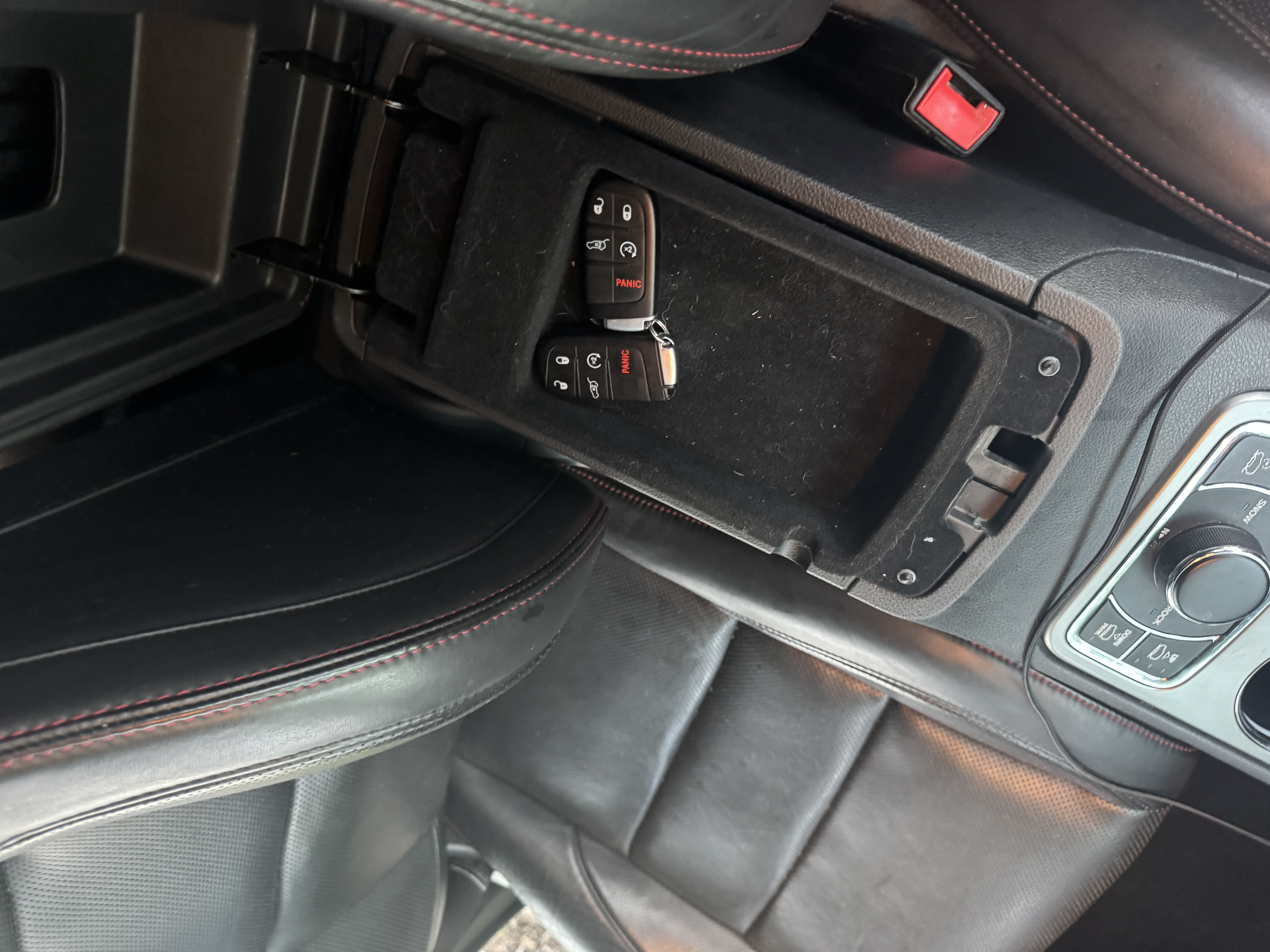 Used 2020 Jeep Grand Cherokee Trailhawk w/ Trailhawk Luxury Group AWD/4WD image 22