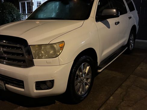 Used 2010 Toyota Sequoia Limited image 5