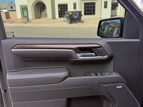 Used 2023 Chevrolet Silverado 1500 LT Trail Boss w/ LT Trail Boss Premium Package image 15