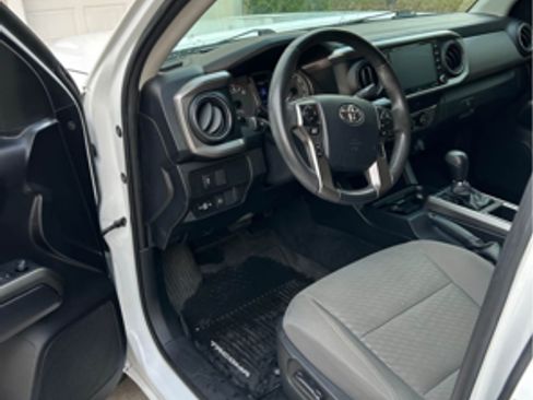 Used 2020 Toyota Tacoma SR5 image 4