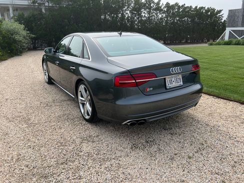 Used 2015 Audi S8 image 19