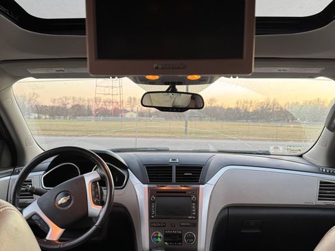 Used 2010 Chevrolet Traverse LTZ image 6